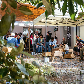 Moment de détente avec le musicien Sébastien Gocsei © Mathieu Menard